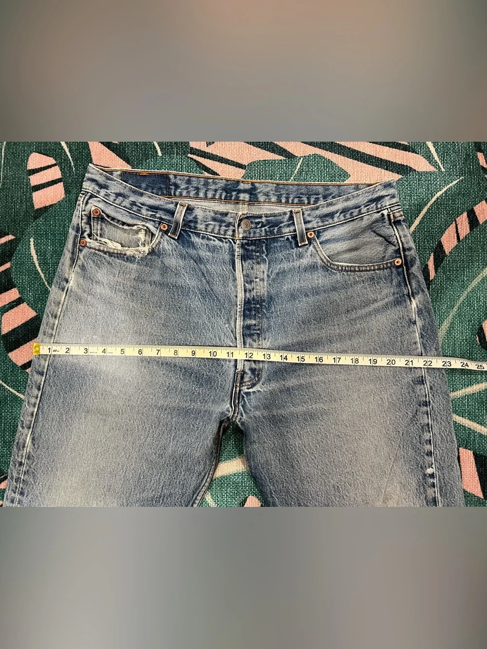 Vintage 1996 Levi’s 501xx Buttonfly Distressed Denim Jeans 34x30 481 CO21
